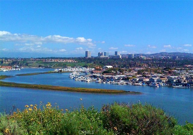 250 Mayflower, Newport Beach, CA 92660