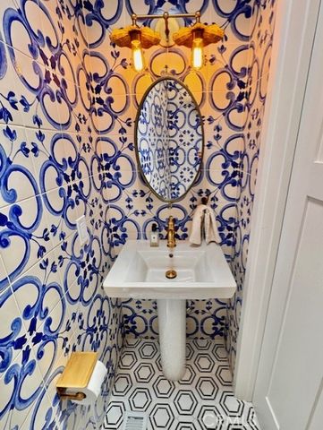 250 Mayflower, Newport Beach, CA 92660