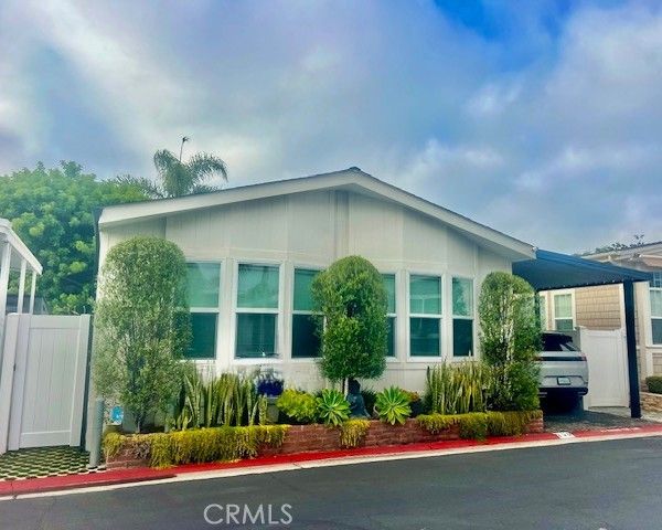 250 Mayflower, Newport Beach, CA 92660