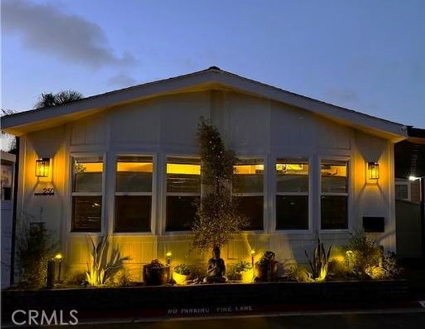 250 Mayflower, Newport Beach, CA 92660
