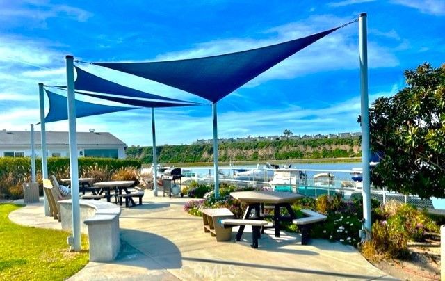 250 Mayflower, Newport Beach, CA 92660