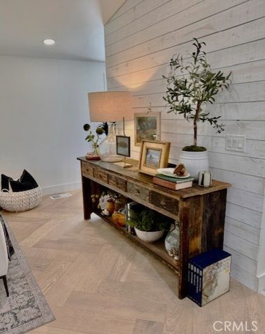 250 Mayflower, Newport Beach, CA 92660