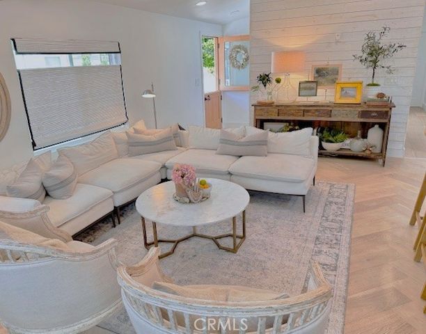 250 Mayflower, Newport Beach, CA 92660