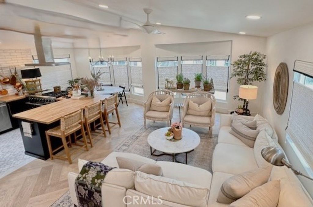 250 Mayflower, Newport Beach, CA 92660