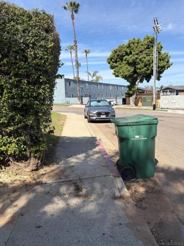 415 S Weitzel St, Oceanside, CA 92054