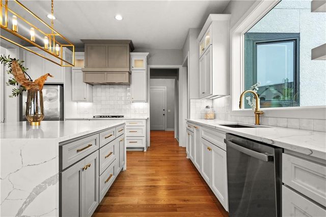 11705 W 170th Street, Overland Park, KS 66221