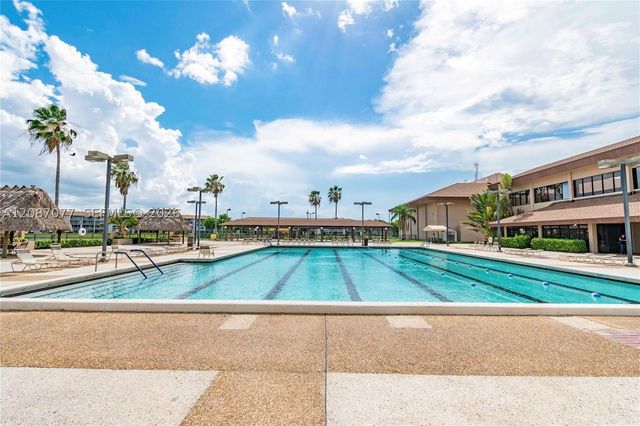 1400 SW 137th Ave 305F, Pembroke Pines, FL 33027