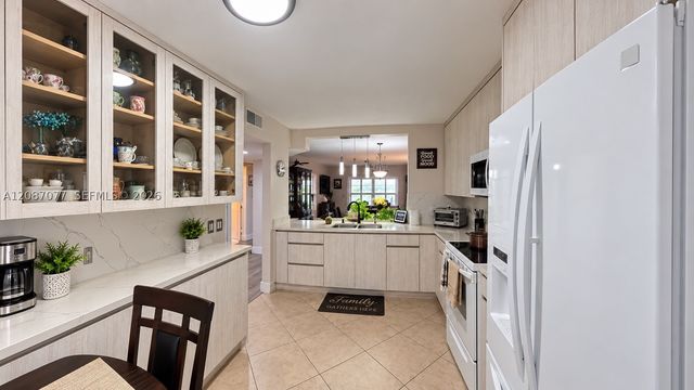 1400 SW 137th Ave 305F, Pembroke Pines, FL 33027