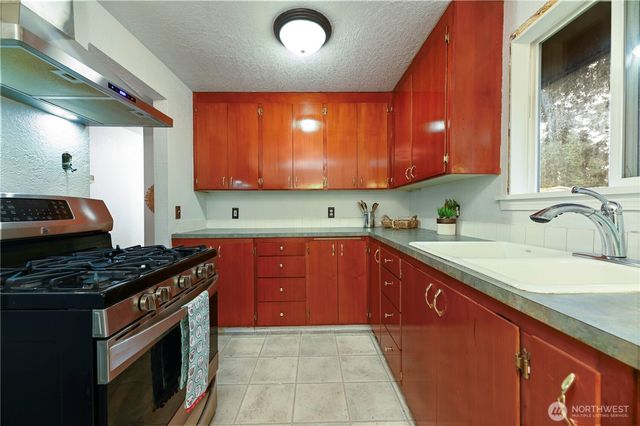 5902 178th Street SW, Lynnwood, WA 98037