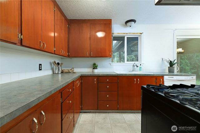 5902 178th Street SW, Lynnwood, WA 98037