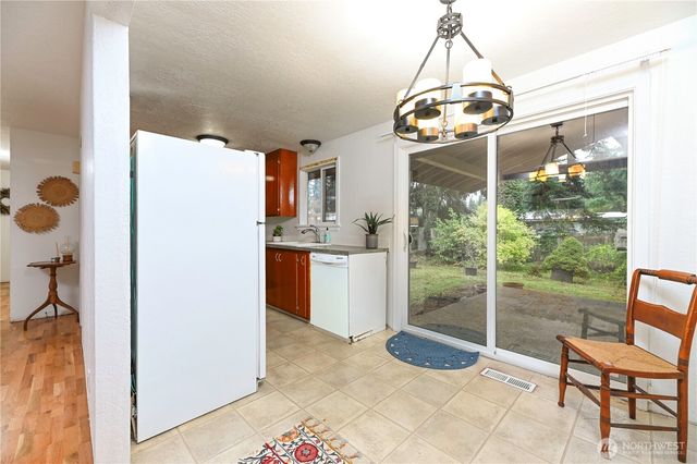 5902 178th Street SW, Lynnwood, WA 98037