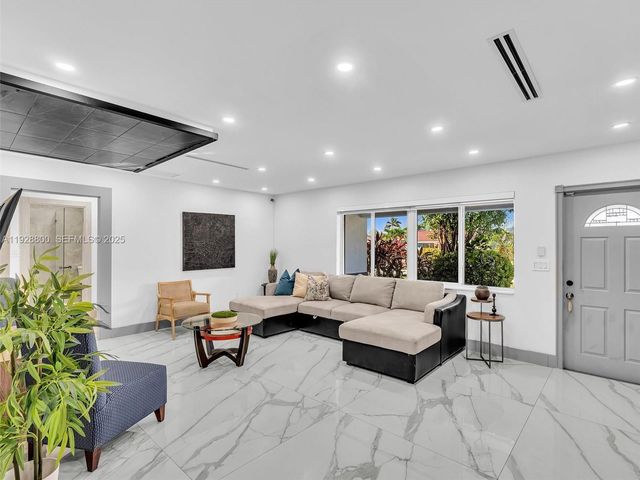 440 SE 8th Ave, Pompano Beach, FL 33060