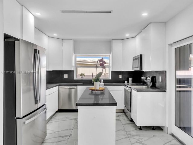 440 SE 8th Ave, Pompano Beach, FL 33060