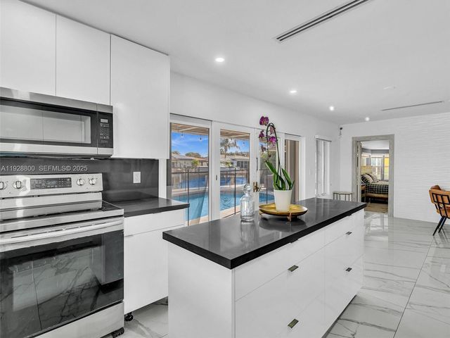 440 SE 8th Ave, Pompano Beach, FL 33060