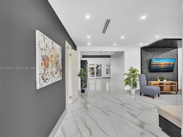 440 SE 8th Ave, Pompano Beach, FL 33060