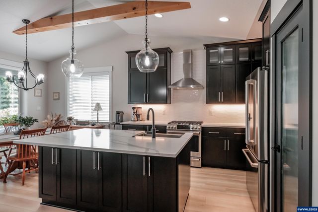 494 Troon Av, Woodburn, OR 97071