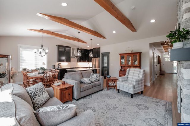 494 Troon Av, Woodburn, OR 97071
