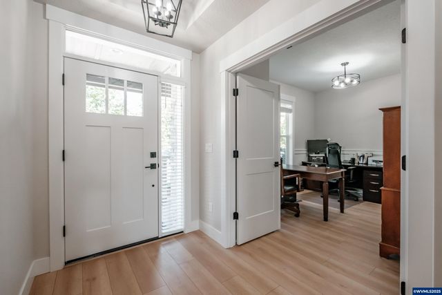 494 Troon Av, Woodburn, OR 97071
