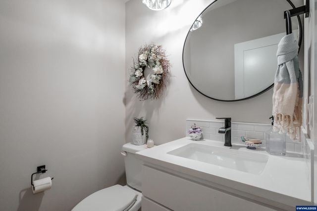 494 Troon Av, Woodburn, OR 97071