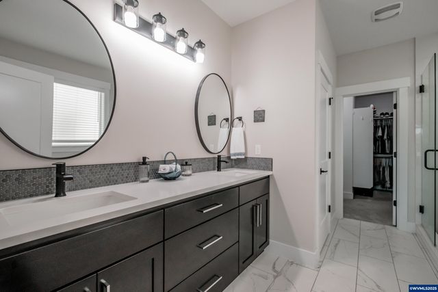 494 Troon Av, Woodburn, OR 97071