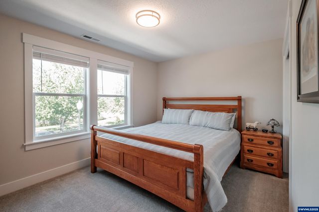 494 Troon Av, Woodburn, OR 97071