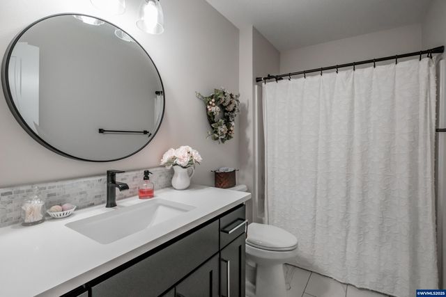 494 Troon Av, Woodburn, OR 97071