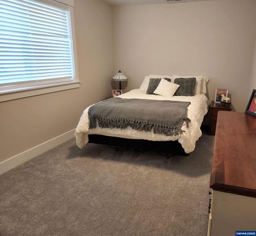 494 Troon Av, Woodburn, OR 97071