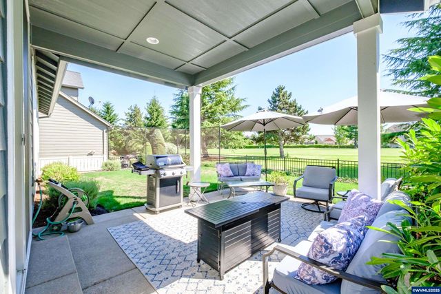 494 Troon Av, Woodburn, OR 97071