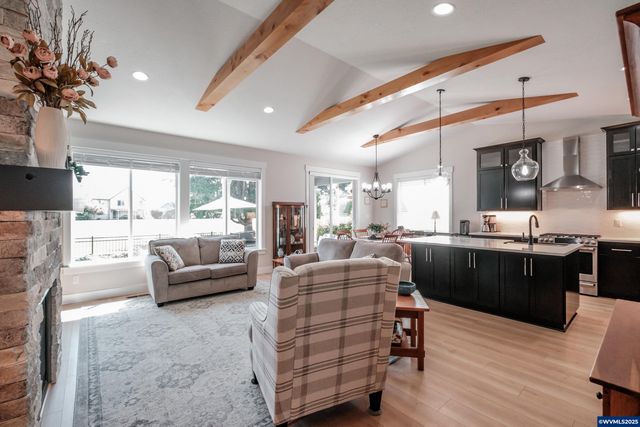 494 Troon Av, Woodburn, OR 97071