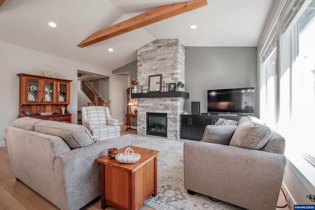 494 Troon Av, Woodburn, OR 97071