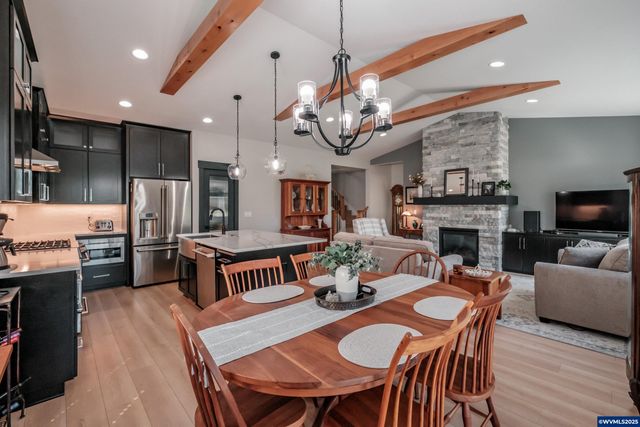 494 Troon Av, Woodburn, OR 97071