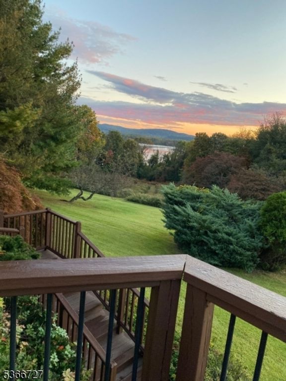 2 Panorama Pl, Union Twp., NJ 08809
