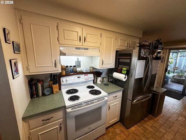 2345 CIRCLE Dr, Roseburg, OR 97471