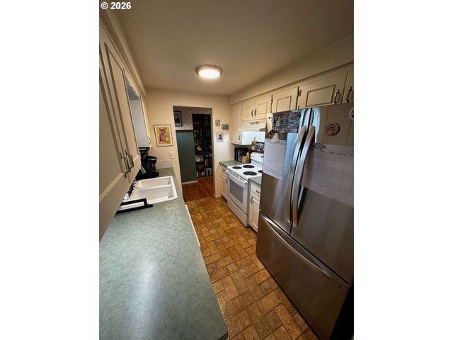 2345 CIRCLE Dr, Roseburg, OR 97471