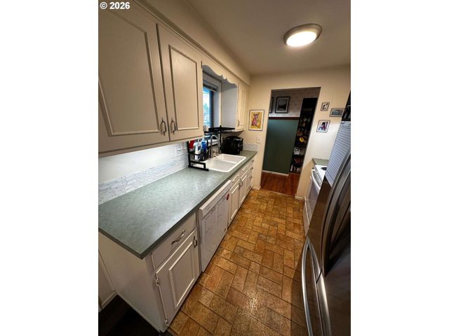 2345 CIRCLE Dr, Roseburg, OR 97471