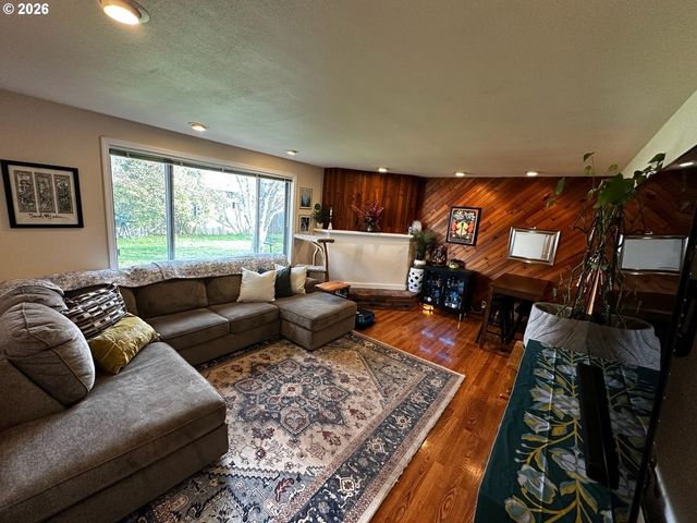 2345 CIRCLE Dr, Roseburg, OR 97471