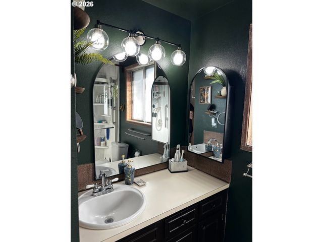 2345 CIRCLE Dr, Roseburg, OR 97471