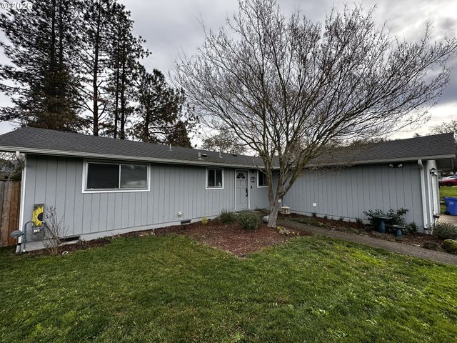 2345 CIRCLE Dr, Roseburg, OR 97471