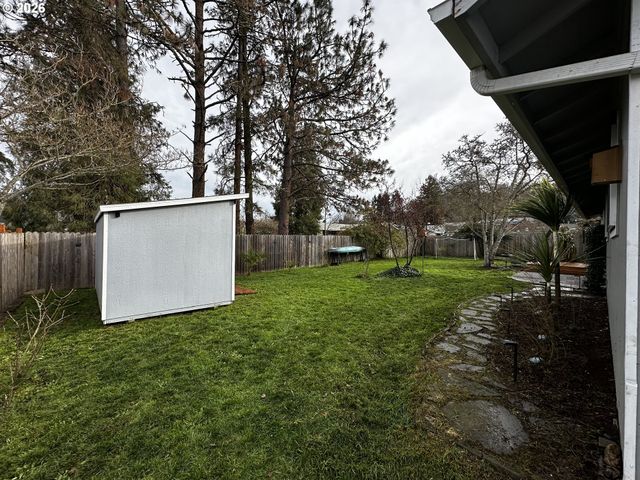 2345 CIRCLE Dr, Roseburg, OR 97471