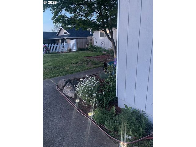 2345 CIRCLE Dr, Roseburg, OR 97471