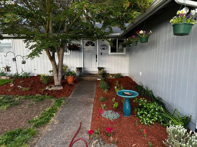 2345 CIRCLE Dr, Roseburg, OR 97471