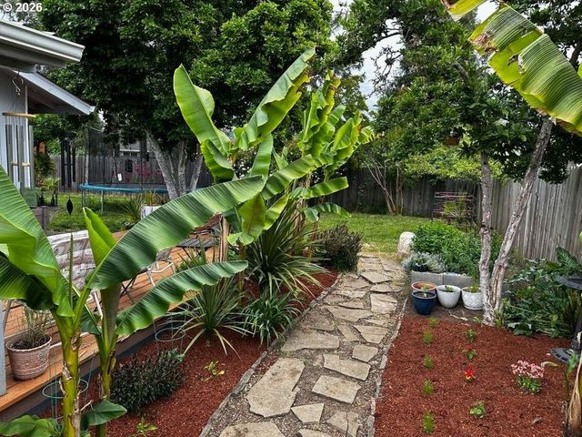 2345 CIRCLE Dr, Roseburg, OR 97471