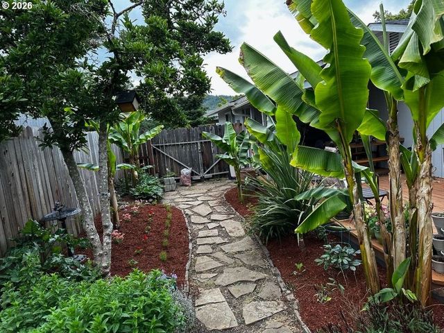 2345 CIRCLE Dr, Roseburg, OR 97471