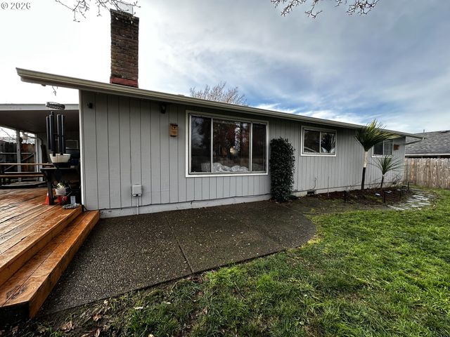 2345 CIRCLE Dr, Roseburg, OR 97471
