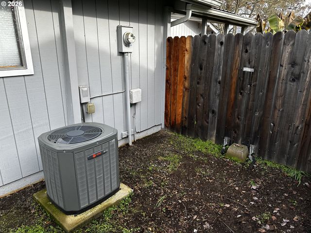 2345 CIRCLE Dr, Roseburg, OR 97471