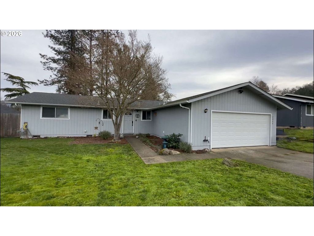 2345 CIRCLE Dr, Roseburg, OR 97471