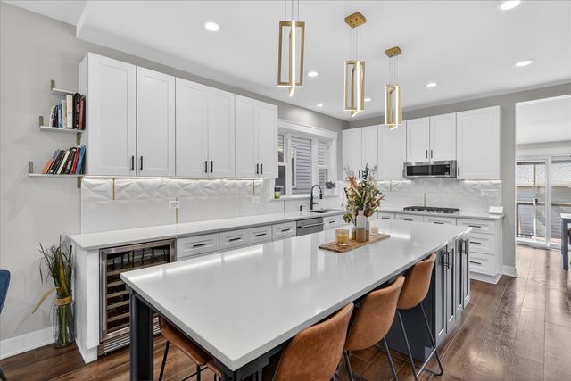 3426 N ALBANY Avenue, Chicago, IL 60618