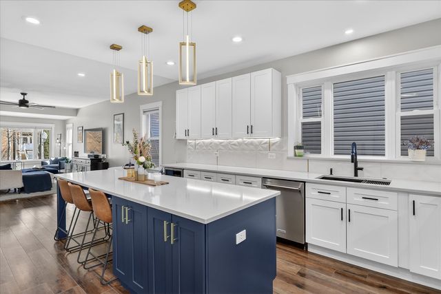 3426 N ALBANY Avenue, Chicago, IL 60618