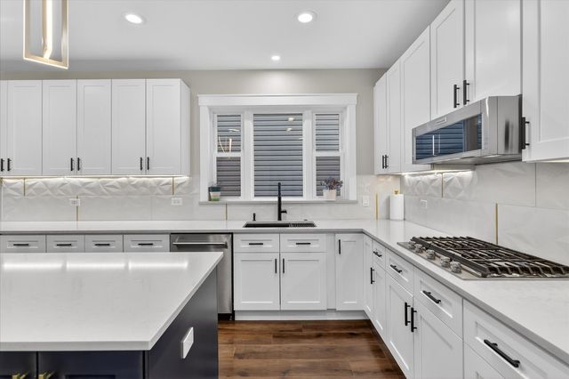 3426 N ALBANY Avenue, Chicago, IL 60618