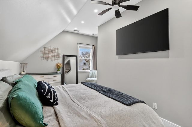 3426 N ALBANY Avenue, Chicago, IL 60618